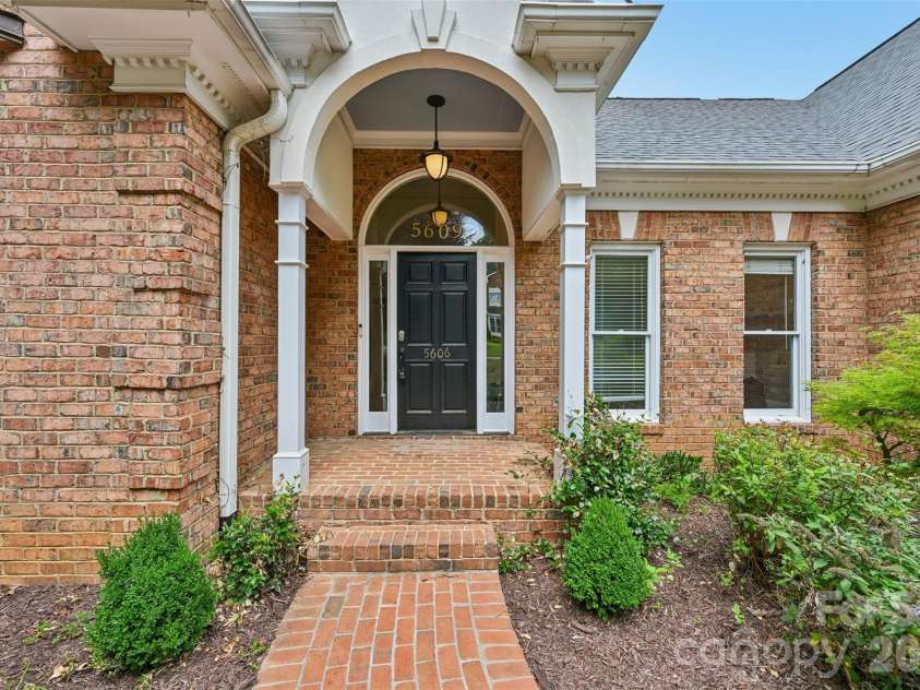 5609 Camilla Drive, Charlotte, NC 28226.  MLS# CAR4408477, YatesRealty ID 43524. 