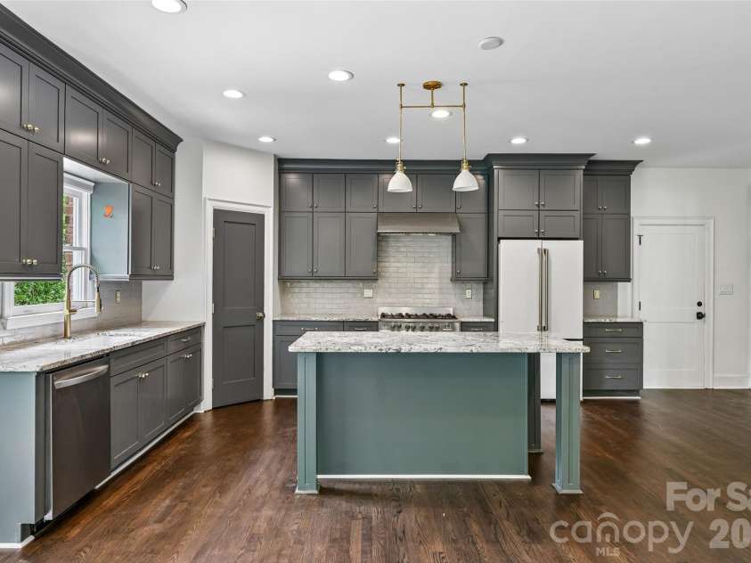 5609 Camilla Drive, Charlotte, NC 28226.  MLS# CAR4408477, YatesRealty ID 43524. 