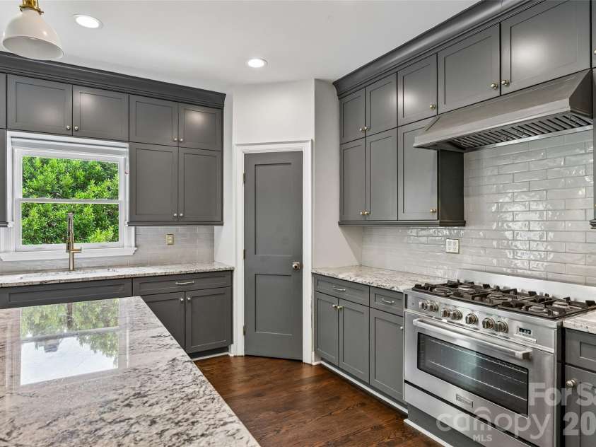 5609 Camilla Drive, Charlotte, NC 28226.  MLS# CAR4408477, YatesRealty ID 43524. 