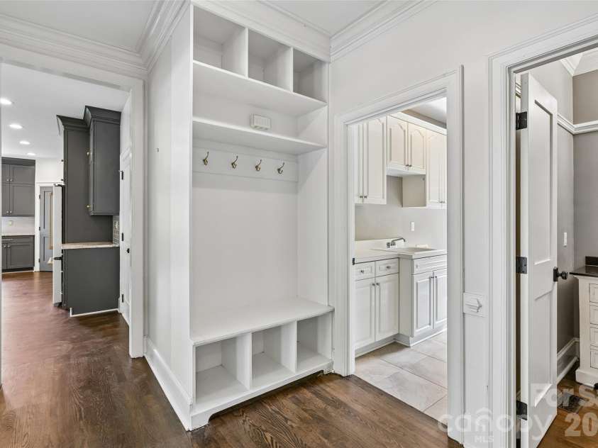 5609 Camilla Drive, Charlotte, NC 28226.  MLS# CAR4408477, YatesRealty ID 43524. 