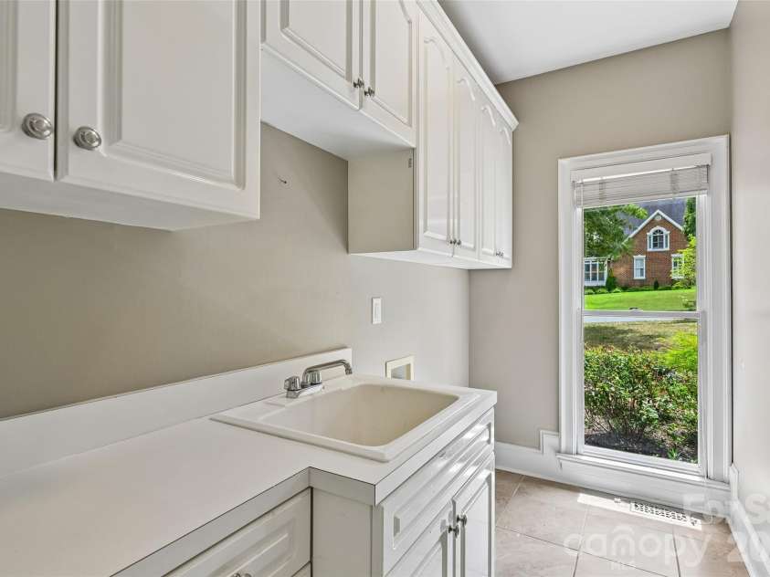 5609 Camilla Drive, Charlotte, NC 28226.  MLS# CAR4408477, YatesRealty ID 43524. 
