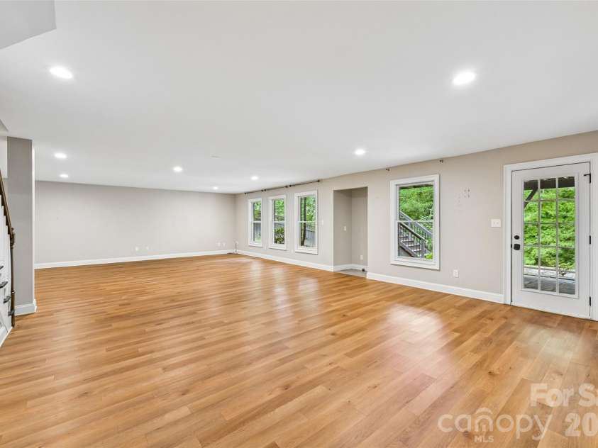 5609 Camilla Drive, Charlotte, NC 28226.  MLS# CAR4408477, YatesRealty ID 43524. 
