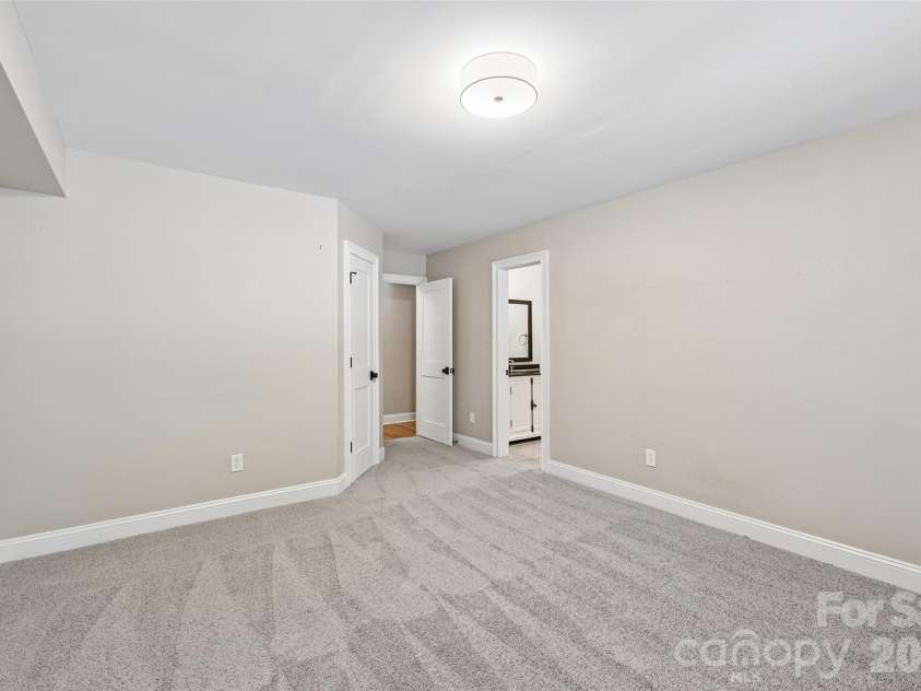 5609 Camilla Drive, Charlotte, NC 28226.  MLS# CAR4408477, YatesRealty ID 43524. 