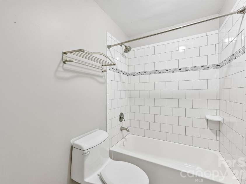5609 Camilla Drive, Charlotte, NC 28226.  MLS# CAR4408477, YatesRealty ID 43524. 