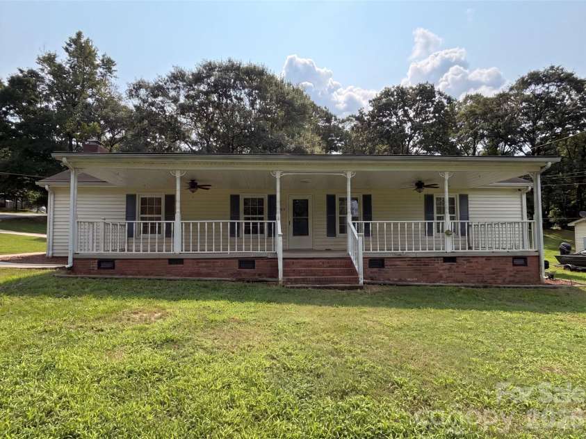 529 Timberlane Drive, Mount Holly, NC 28120.  MLS# CAR4409288, YatesRealty ID 43525. 
