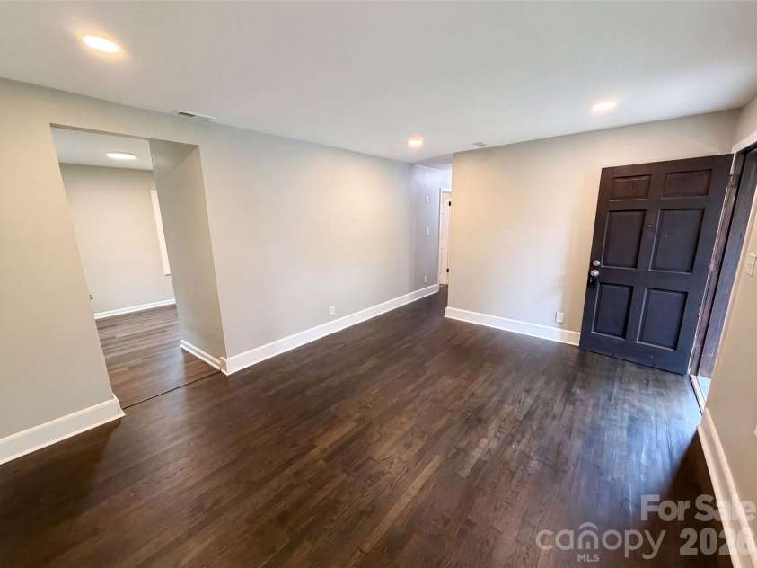 528 Kentbrook Drive, Charlotte, NC 28213.  MLS# CAR4410070, YatesRealty ID 43527. 
