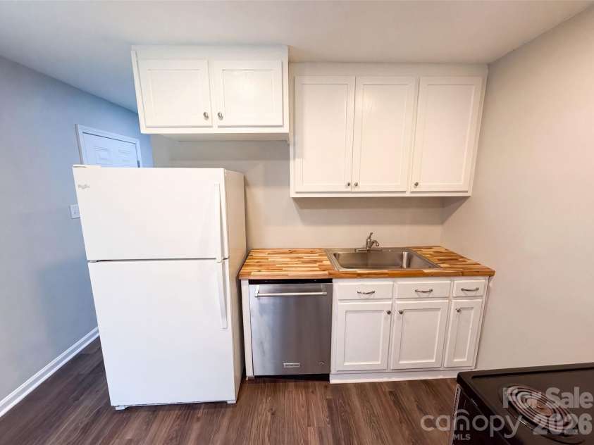 528 Kentbrook Drive, Charlotte, NC 28213.  MLS# CAR4410070, YatesRealty ID 43527. 