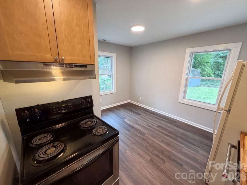 528 Kentbrook Drive, Charlotte, NC 28213.  MLS# CAR4410070, YatesRealty ID 43527. 