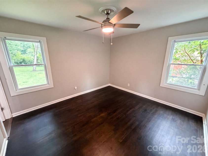 528 Kentbrook Drive, Charlotte, NC 28213.  MLS# CAR4410070, YatesRealty ID 43527. 