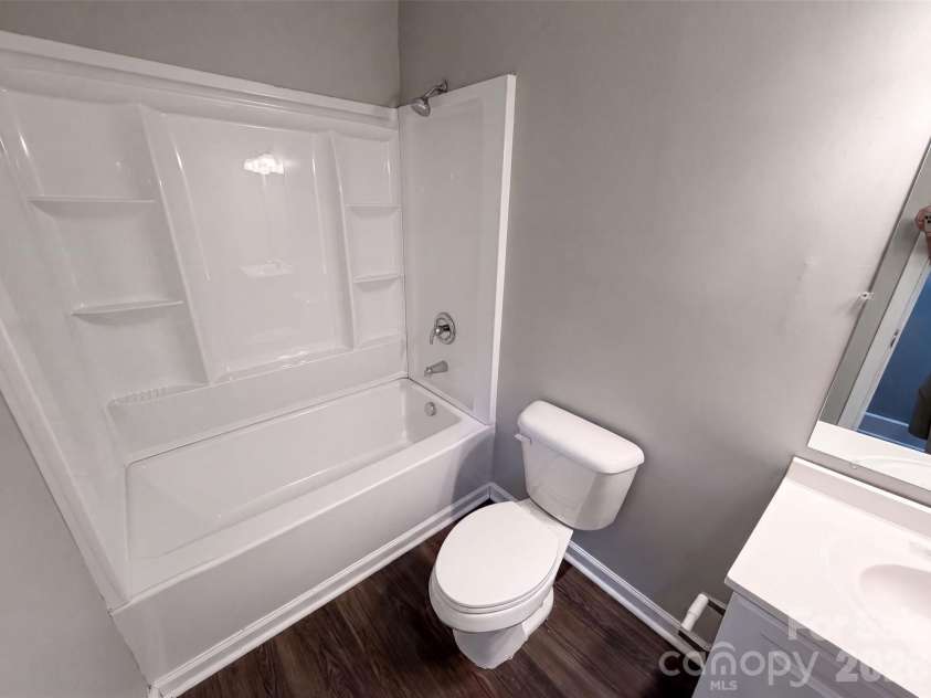 528 Kentbrook Drive, Charlotte, NC 28213.  MLS# CAR4410070, YatesRealty ID 43527. 