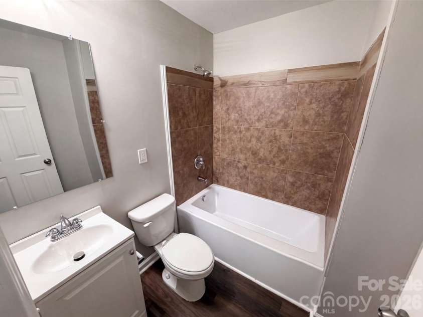 528 Kentbrook Drive, Charlotte, NC 28213.  MLS# CAR4410070, YatesRealty ID 43527. 