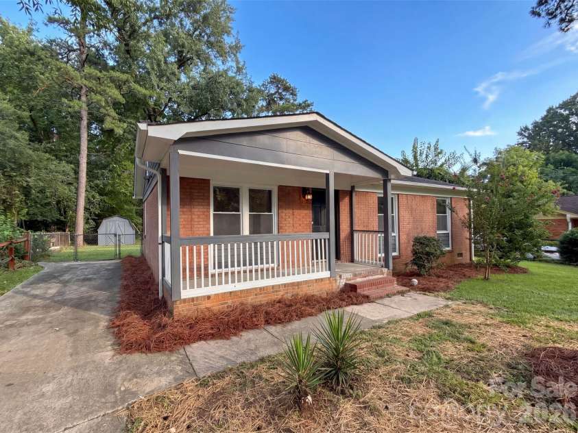 528 Kentbrook Drive, Charlotte, NC 28213.  MLS# CAR4410070, YatesRealty ID 43527. 