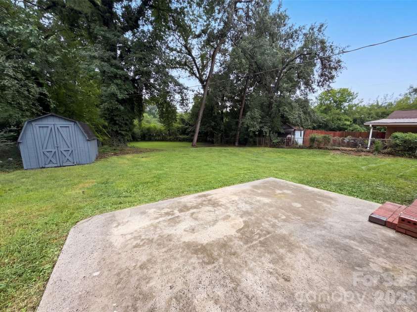 528 Kentbrook Drive, Charlotte, NC 28213.  MLS# CAR4410070, YatesRealty ID 43527. 