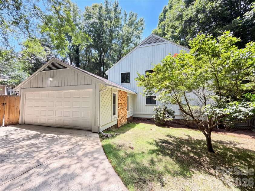 7210 Apple Creek Drive, Charlotte, NC 28227.  MLS# CAR4409706, YatesRealty ID 43528. 