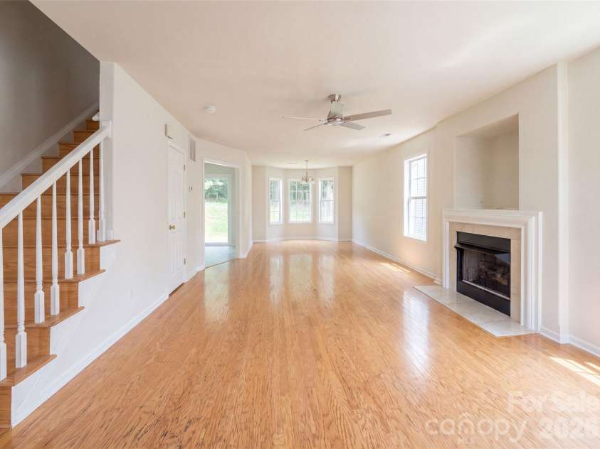 5714 Waverly Lynn Lane, Charlotte, NC 28269.  MLS# CAR4408920, YatesRealty ID 43529. 