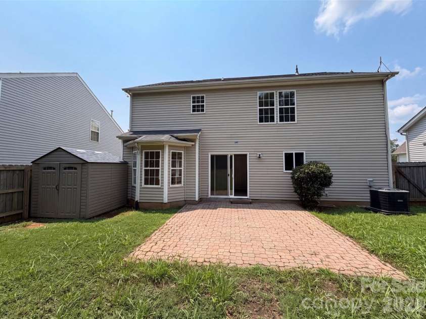 5714 Waverly Lynn Lane, Charlotte, NC 28269.  MLS# CAR4408920, YatesRealty ID 43529. 