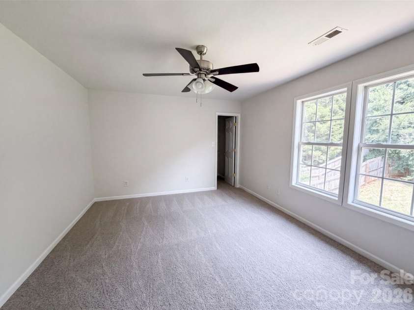 5714 Waverly Lynn Lane, Charlotte, NC 28269.  MLS# CAR4408920, YatesRealty ID 43529. 