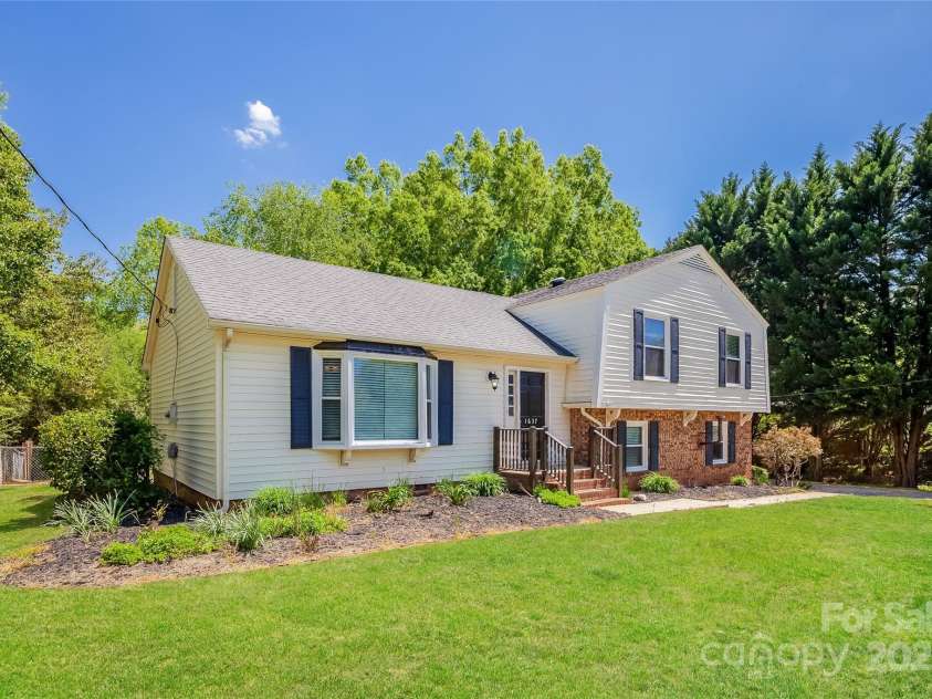 1637 Buckingham Avenue, Gastonia, NC 28054.  MLS# CAR4245917, YatesRealty ID 4353. 
