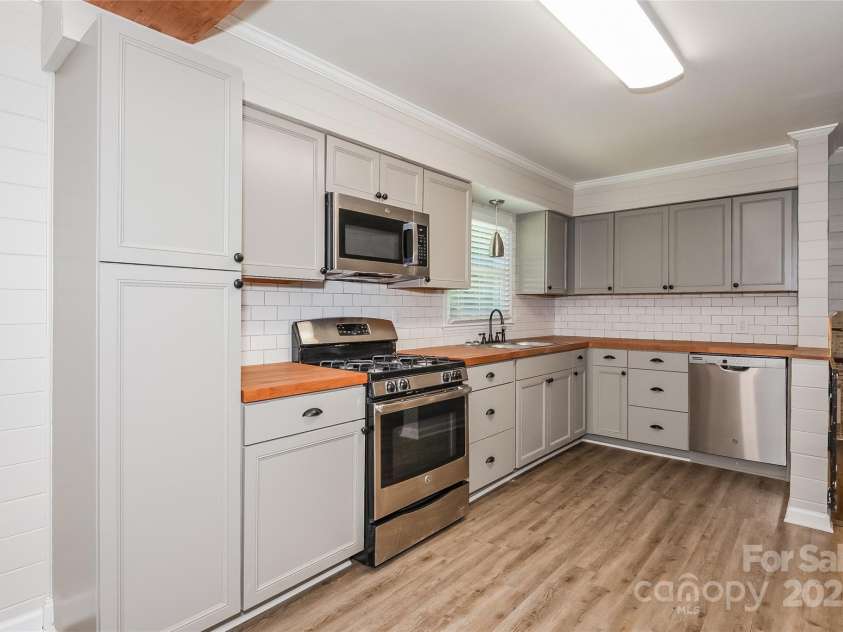 1637 Buckingham Avenue, Gastonia, NC 28054.  MLS# CAR4245917, YatesRealty ID 4353. 