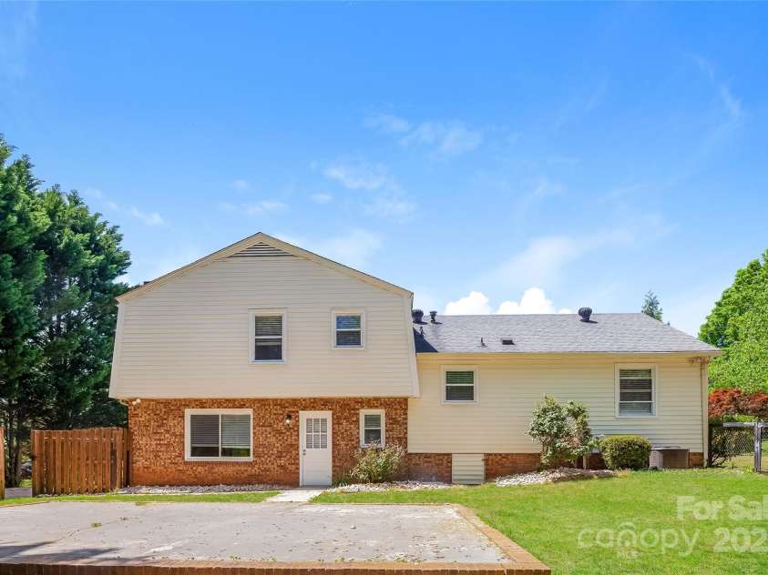 1637 Buckingham Avenue, Gastonia, NC 28054.  MLS# CAR4245917, YatesRealty ID 4353. 