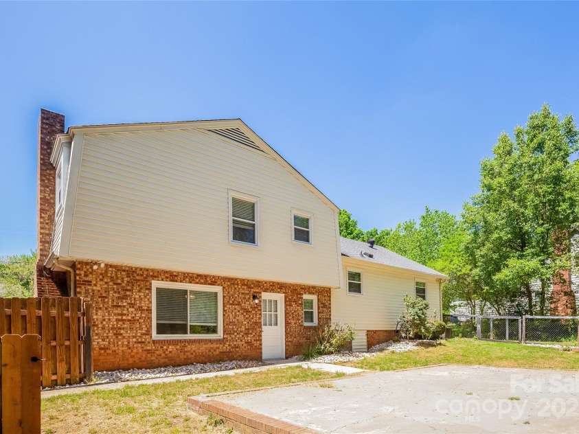 1637 Buckingham Avenue, Gastonia, NC 28054.  MLS# CAR4245917, YatesRealty ID 4353. 
