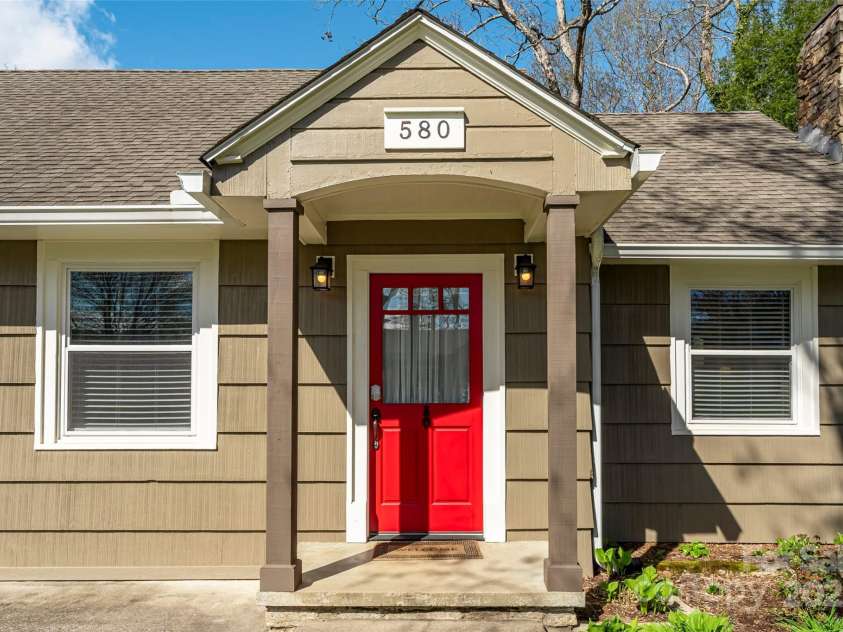 580 Maple Street, Brevard, NC 28712.  MLS# CAR4288715, YatesRealty ID 4353. 