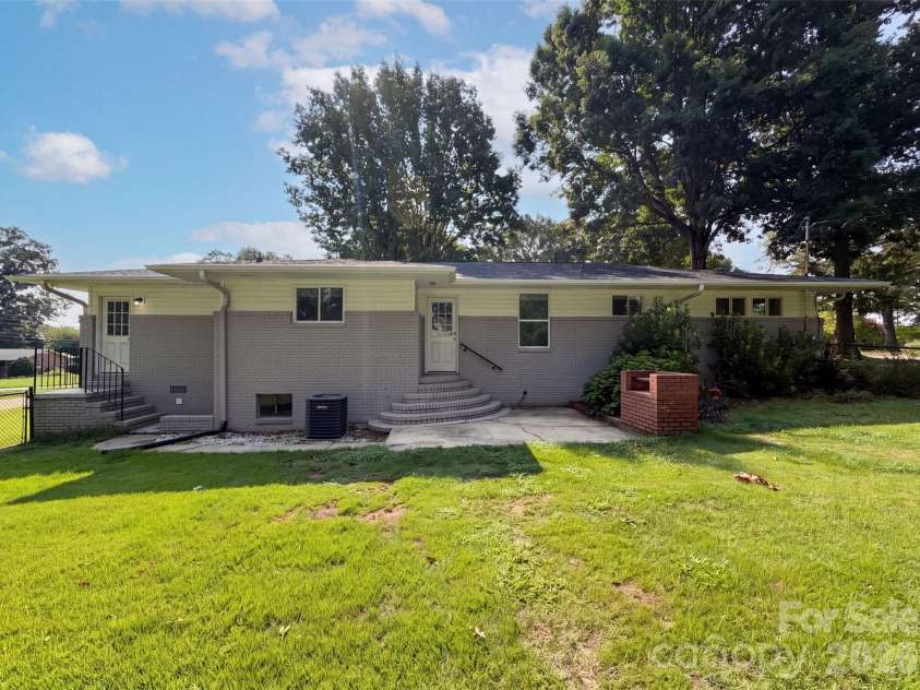 1605 Auten Road, Gastonia, NC 28054.  MLS# CAR4409816, YatesRealty ID 43530. 