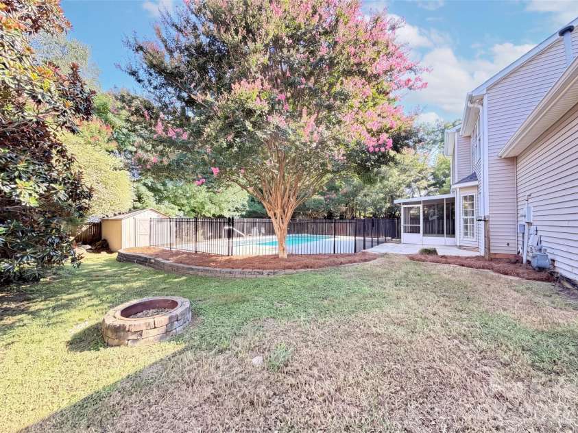 3016 Wyntree Court, Matthews, NC 28104.  MLS# CAR4411271, YatesRealty ID 43532. 