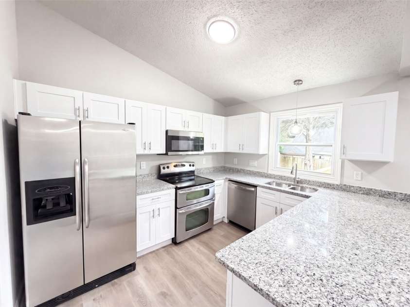 8822 Hunter Green Lane, Charlotte, NC 28227.  MLS# CAR4412591, YatesRealty ID 43536. 