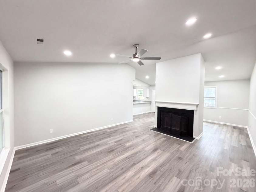 8822 Hunter Green Lane, Charlotte, NC 28227.  MLS# CAR4412591, YatesRealty ID 43536. 