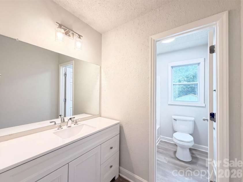 8822 Hunter Green Lane, Charlotte, NC 28227.  MLS# CAR4412591, YatesRealty ID 43536. 