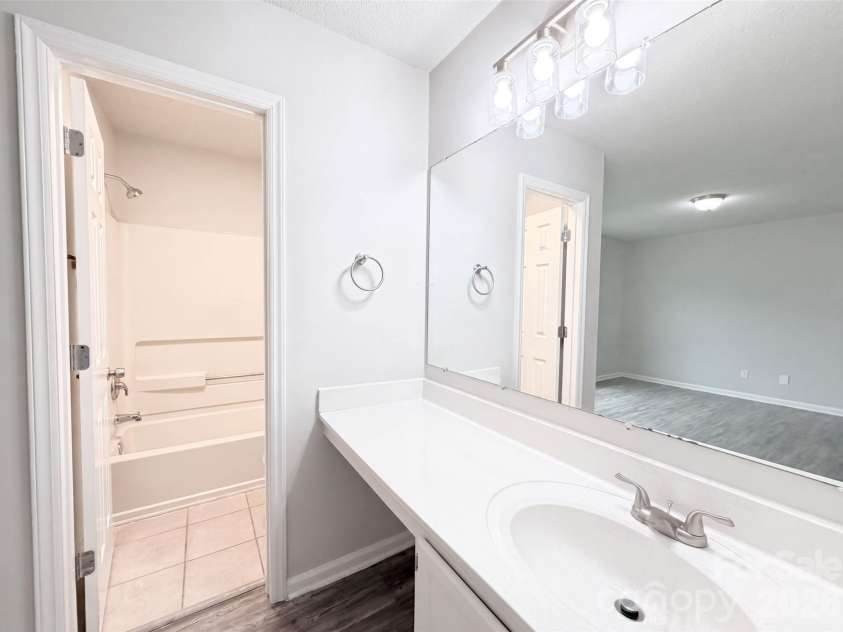 8822 Hunter Green Lane, Charlotte, NC 28227.  MLS# CAR4412591, YatesRealty ID 43536. 