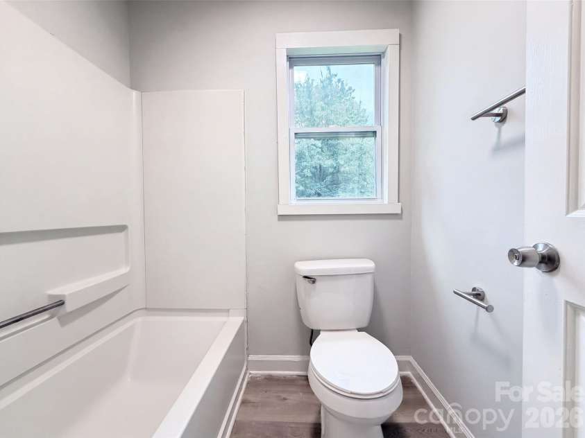 8822 Hunter Green Lane, Charlotte, NC 28227.  MLS# CAR4412591, YatesRealty ID 43536. 