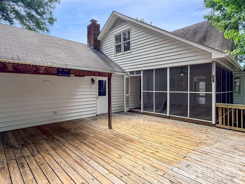 16539 Grapperhall Drive, Huntersville, NC 28078.  MLS# CAR4412768, YatesRealty ID 43537. 