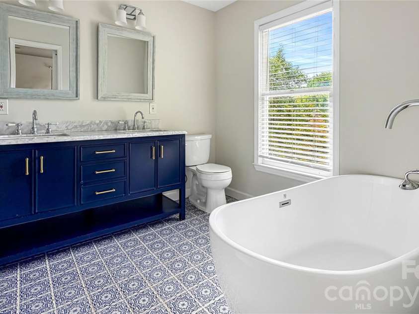 16539 Grapperhall Drive, Huntersville, NC 28078.  MLS# CAR4412768, YatesRealty ID 43537. 