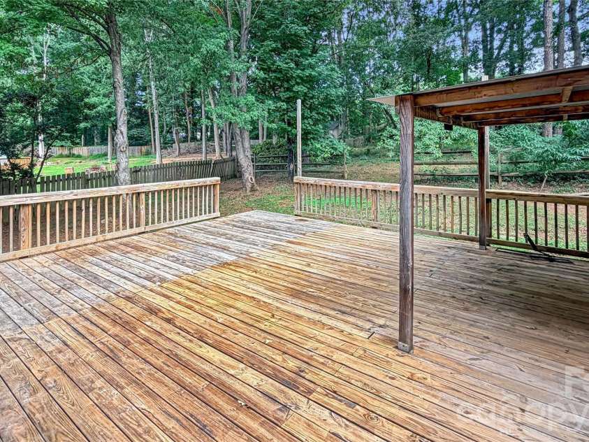 16539 Grapperhall Drive, Huntersville, NC 28078.  MLS# CAR4412768, YatesRealty ID 43537. 