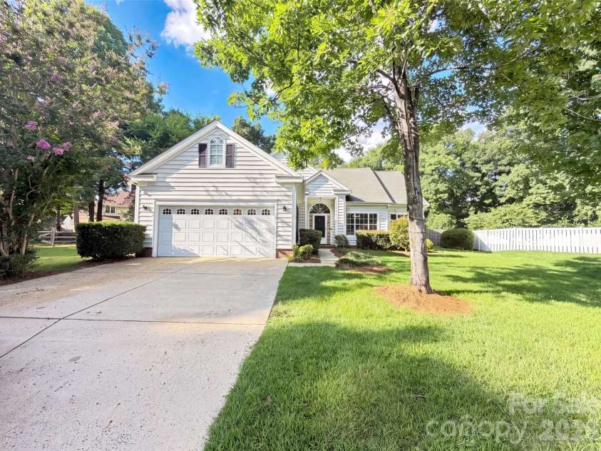 8536 Albury Walk Lane, Charlotte, NC 28277.  MLS# CAR4413156, YatesRealty ID 43538. 