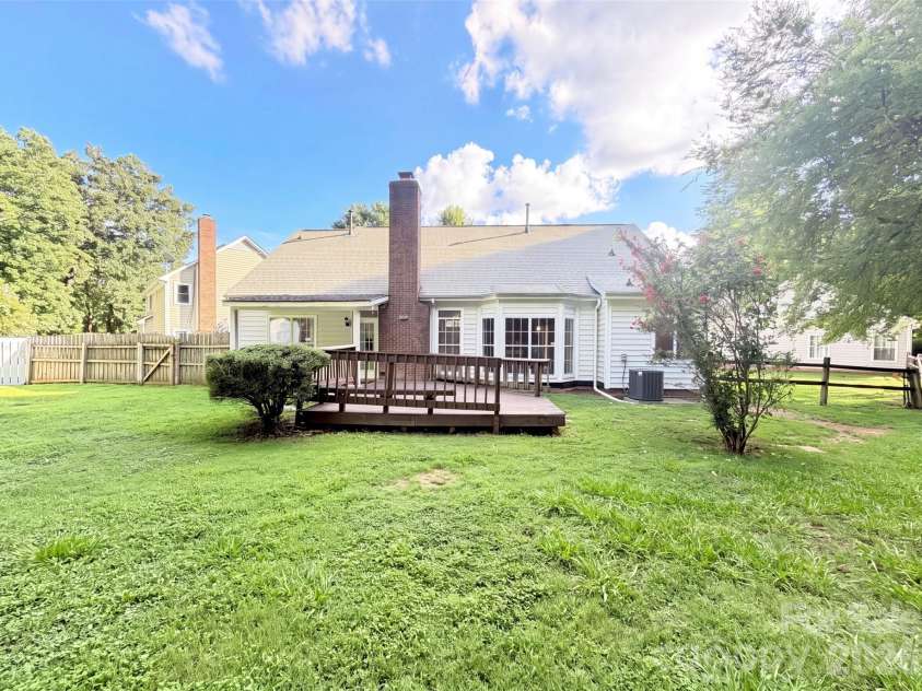 8536 Albury Walk Lane, Charlotte, NC 28277.  MLS# CAR4413156, YatesRealty ID 43538. 