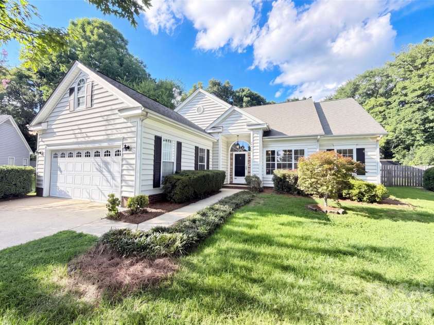 8536 Albury Walk Lane, Charlotte, NC 28277.  MLS# CAR4413156, YatesRealty ID 43538. 