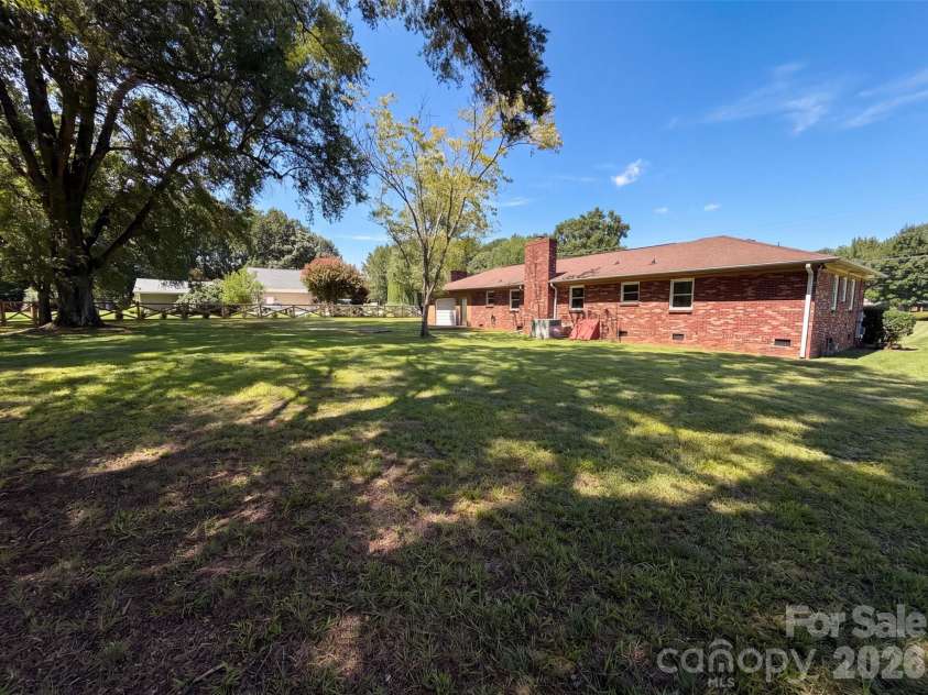 8901 Hood Road, Charlotte, NC 28215.  MLS# CAR4413653, YatesRealty ID 43541. 