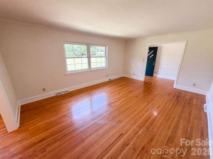 8901 Hood Road, Charlotte, NC 28215.  MLS# CAR4413653, YatesRealty ID 43541. 