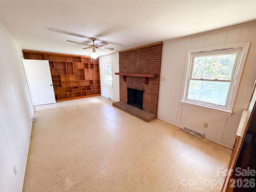 8901 Hood Road, Charlotte, NC 28215.  MLS# CAR4413653, YatesRealty ID 43541. 