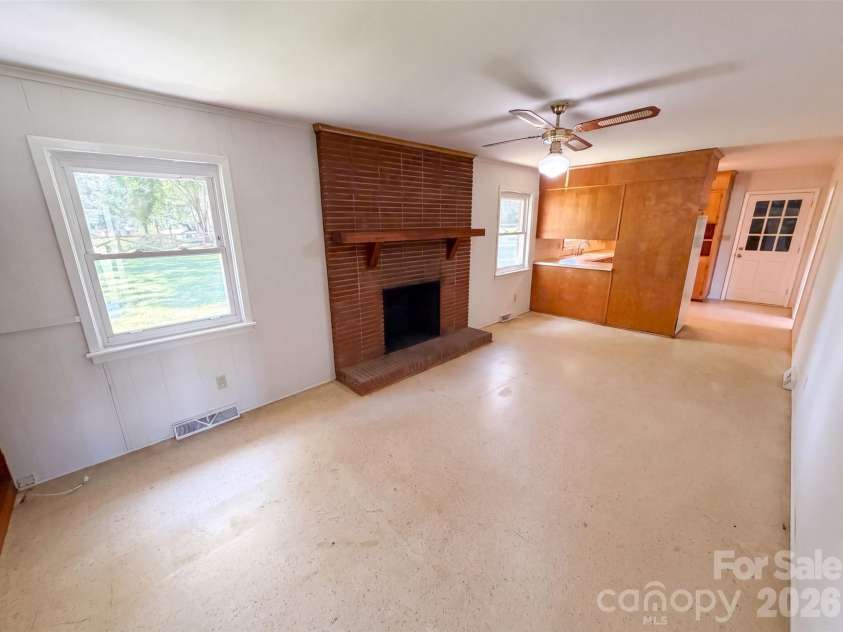 8901 Hood Road, Charlotte, NC 28215.  MLS# CAR4413653, YatesRealty ID 43541. 