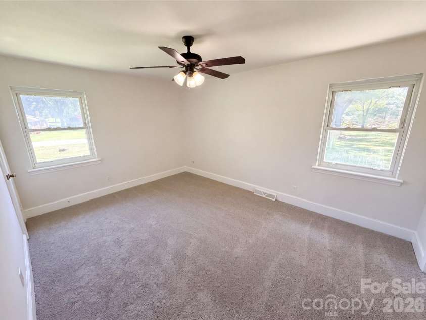 8901 Hood Road, Charlotte, NC 28215.  MLS# CAR4413653, YatesRealty ID 43541. 