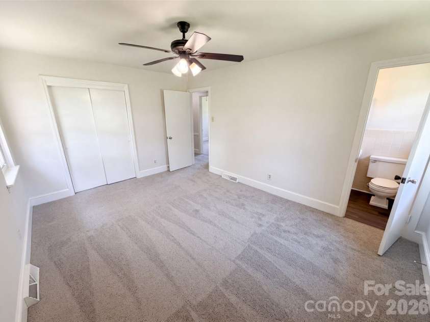 8901 Hood Road, Charlotte, NC 28215.  MLS# CAR4413653, YatesRealty ID 43541. 