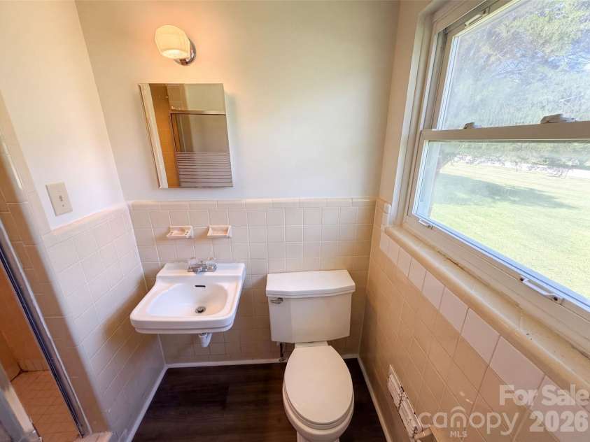 8901 Hood Road, Charlotte, NC 28215.  MLS# CAR4413653, YatesRealty ID 43541. 