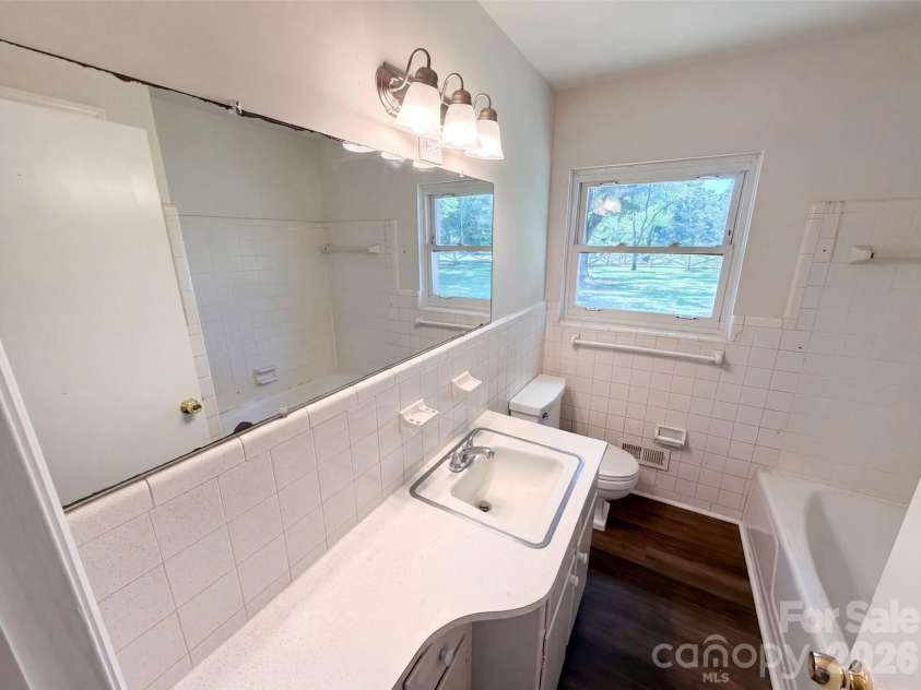 8901 Hood Road, Charlotte, NC 28215.  MLS# CAR4413653, YatesRealty ID 43541. 