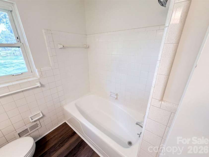 8901 Hood Road, Charlotte, NC 28215.  MLS# CAR4413653, YatesRealty ID 43541. 