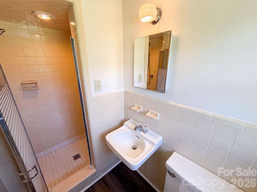8901 Hood Road, Charlotte, NC 28215.  MLS# CAR4413653, YatesRealty ID 43541. 