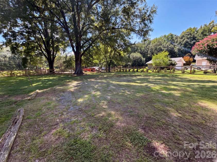 8901 Hood Road, Charlotte, NC 28215.  MLS# CAR4413653, YatesRealty ID 43541. 